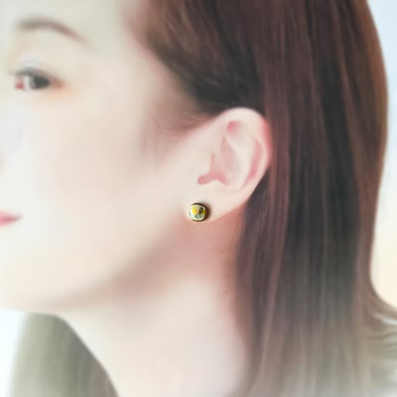 【再販】温かい お花 陶器 金継ぎ ピアス イヤリング ノンホールピアス 小ぶり 小さい シンプル 花 やきもの オフィス プレゼント ギフト 贈り物 母の日