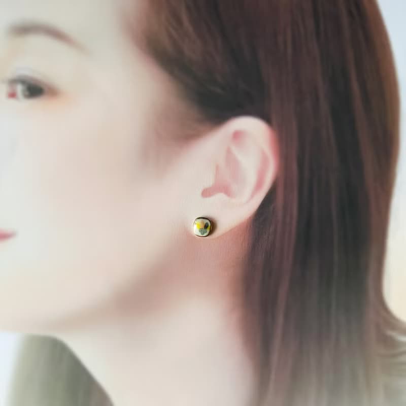 【再販】温かい お花 陶器 金継ぎ ピアス イヤリング ノンホールピアス 小ぶり 小さい シンプル 花 やきもの オフィス プレゼント ギフト 贈り物 母の日