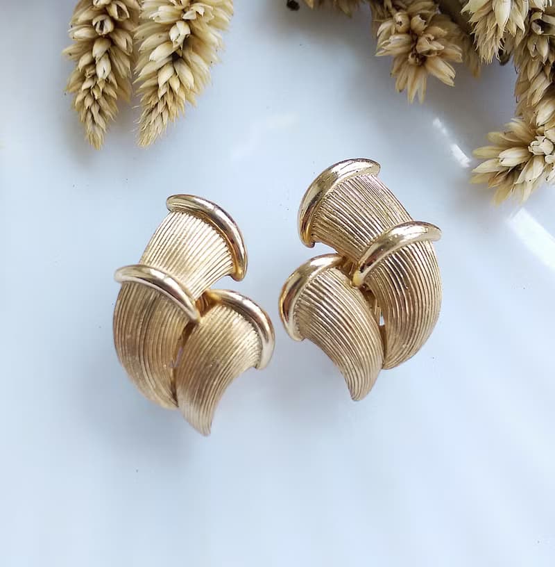 Vintage Jewelry 西洋古董飾品 TRIFARI 金色調 立體 竹 夾式耳環