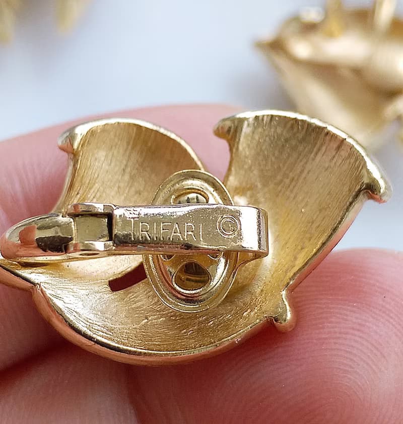 Vintage Jewelry 西洋古董飾品 TRIFARI 金色調 立體 竹 夾式耳環