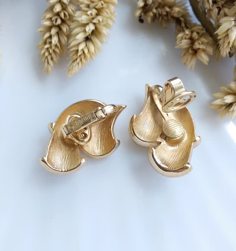 Vintage Jewelry 西洋古董飾品 TRIFARI 金色調 立體 竹 夾式耳環
