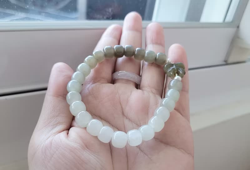 【親翠】天然和田玉 極潤漸層綠蝴蝶結老型珠小仙女款手圍16手環