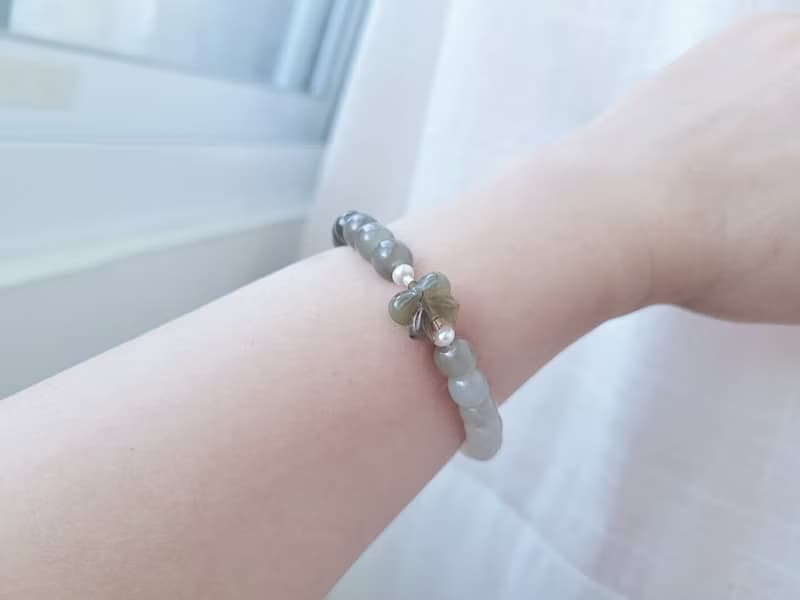 【親翠】天然和田玉 極潤漸層綠蝴蝶結老型珠小仙女款手圍16手環