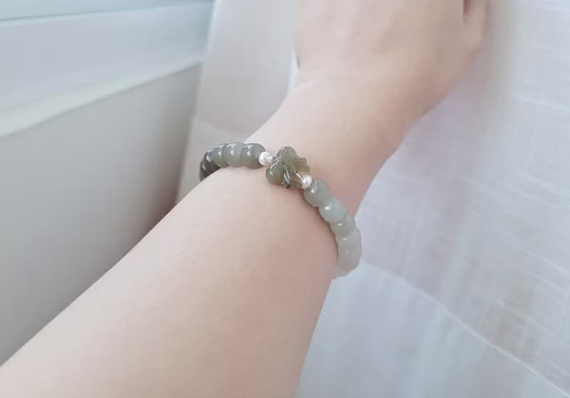【親翠】天然和田玉 極潤漸層綠蝴蝶結老型珠小仙女款手圍16手環