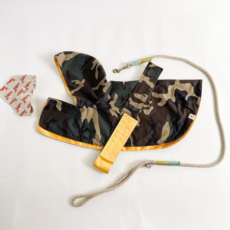 【現貨】 迷彩黃袍,L_61,毛孩斗蓬雨衣,雙面可穿, 防風防雨