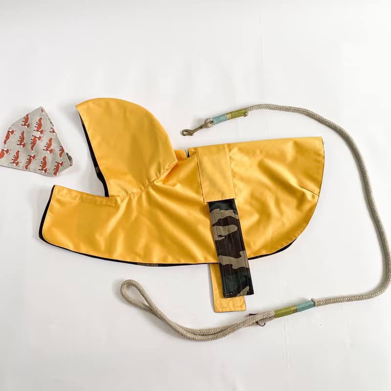 【現貨】 迷彩黃袍,L_61,毛孩斗蓬雨衣,雙面可穿, 防風防雨