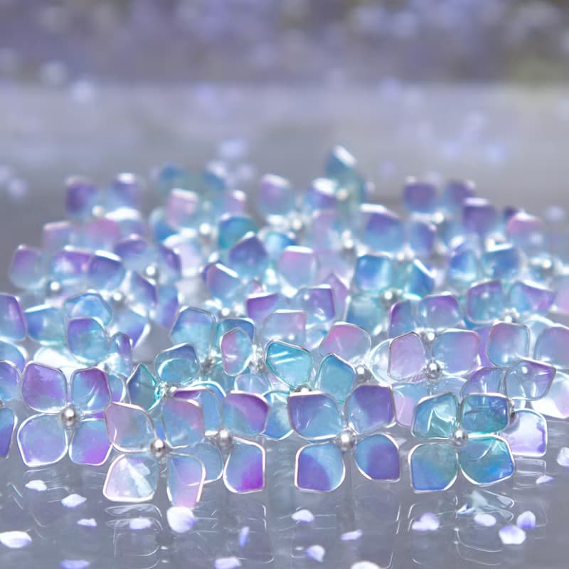雨上がり光纏う紫陽花耳飾り