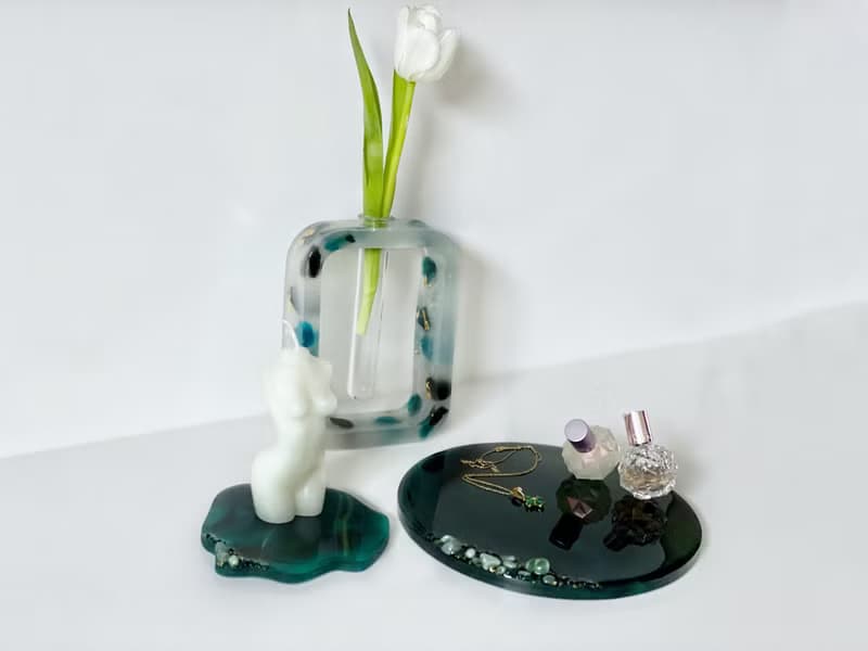 Resin art display tray for perfume a cosmetic. Bathroom decoration