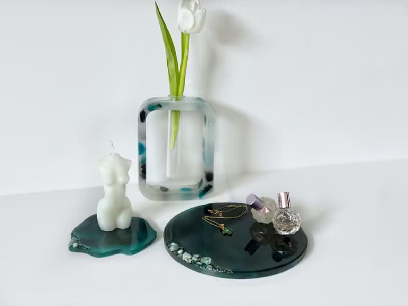 Resin art display tray for perfume a cosmetic. Bathroom decoration