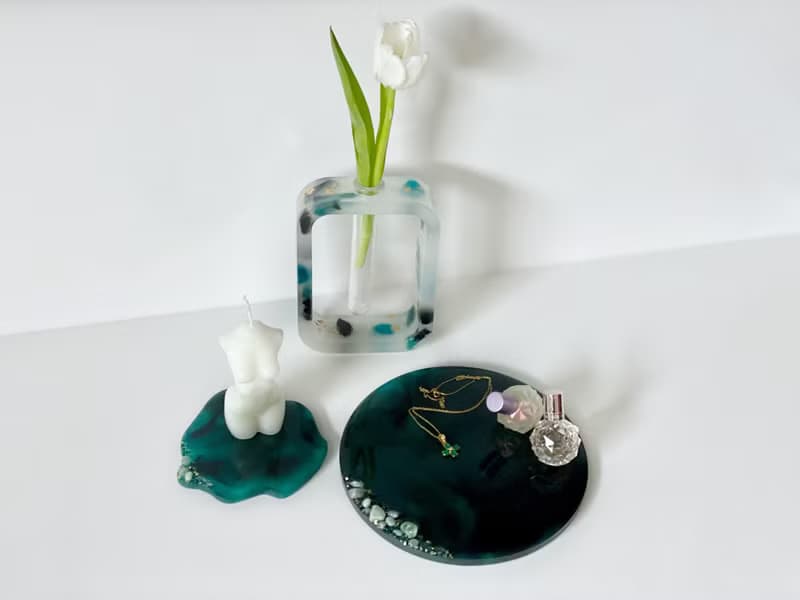 Resin art display tray for perfume a cosmetic. Bathroom decoration