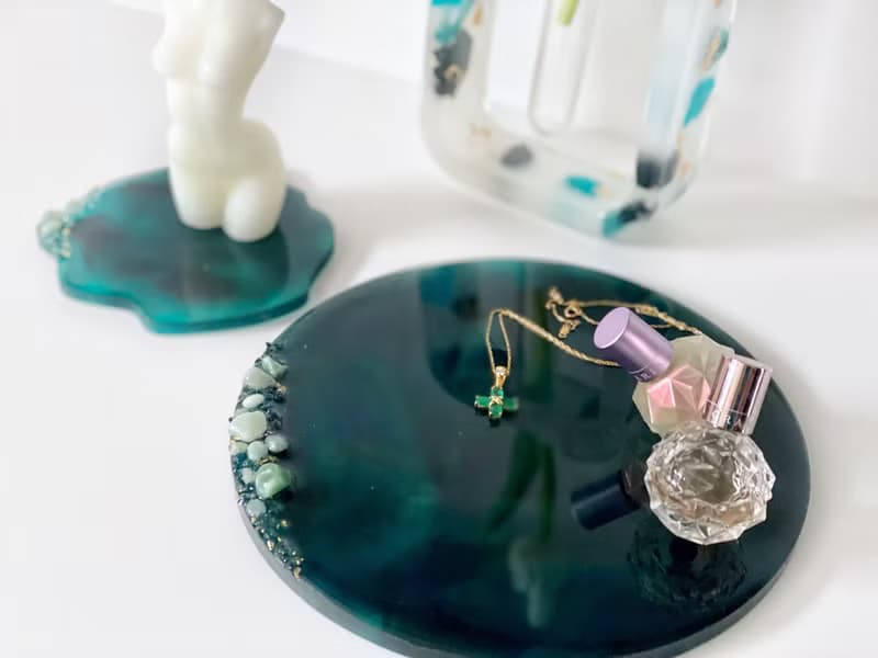 Resin art display tray for perfume a cosmetic. Bathroom decoration