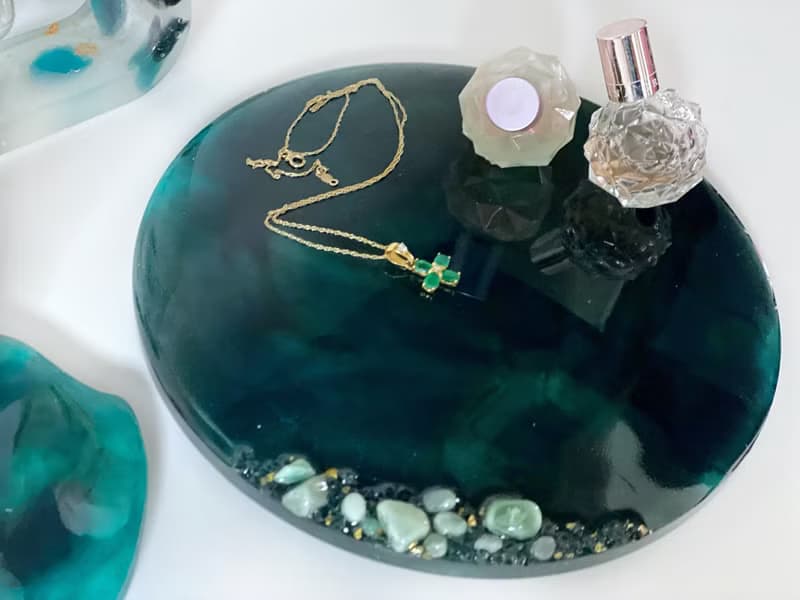 Resin art display tray for perfume a cosmetic. Bathroom decoration