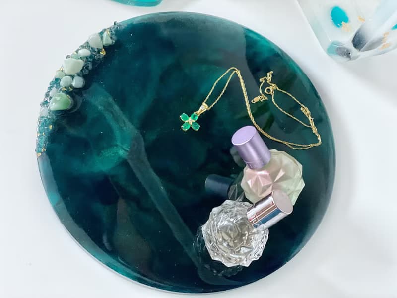 Resin art display tray for perfume a cosmetic. Bathroom decoration