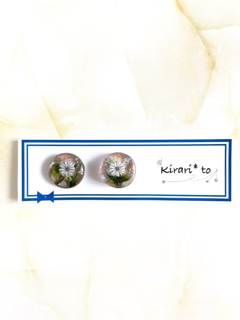 牛奶可可色的白花耳環　圓形耳環 簡單