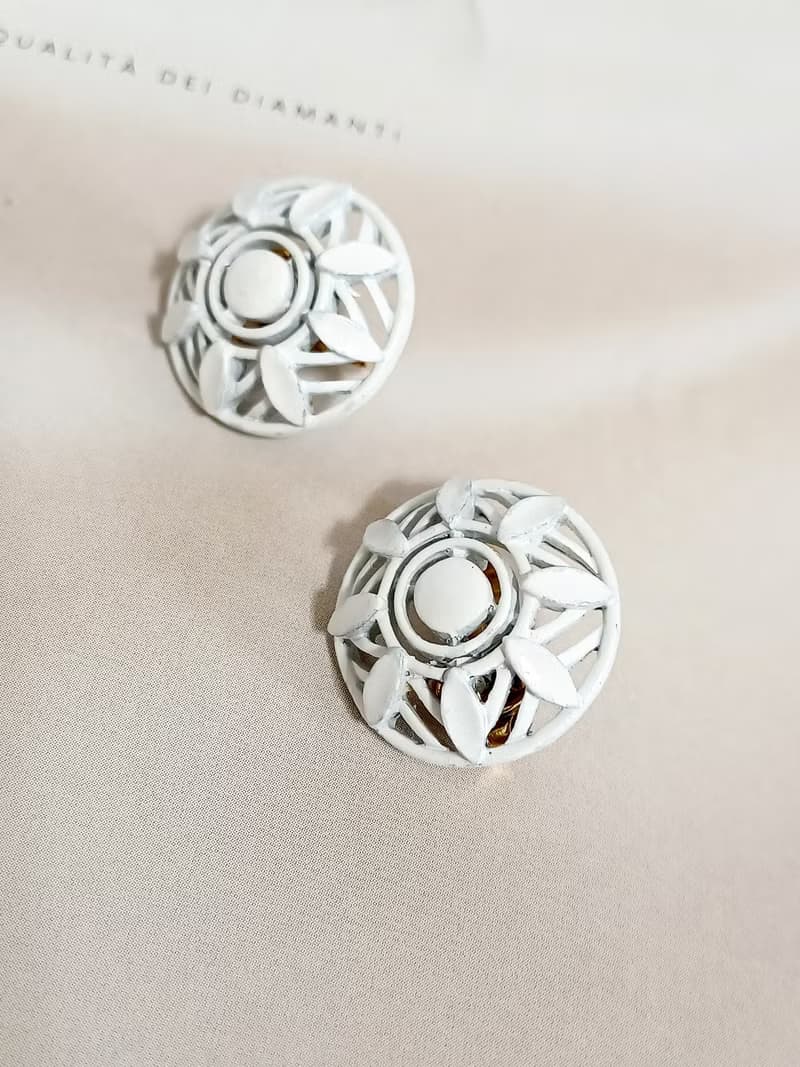 vintage jewelry Trifari 白琺瑯花瓣幾何造型夾式耳環