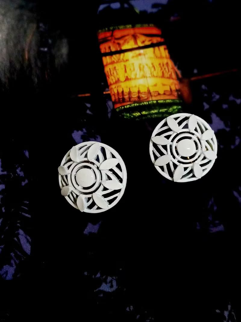 vintage jewelry Trifari 白琺瑯花瓣幾何造型夾式耳環