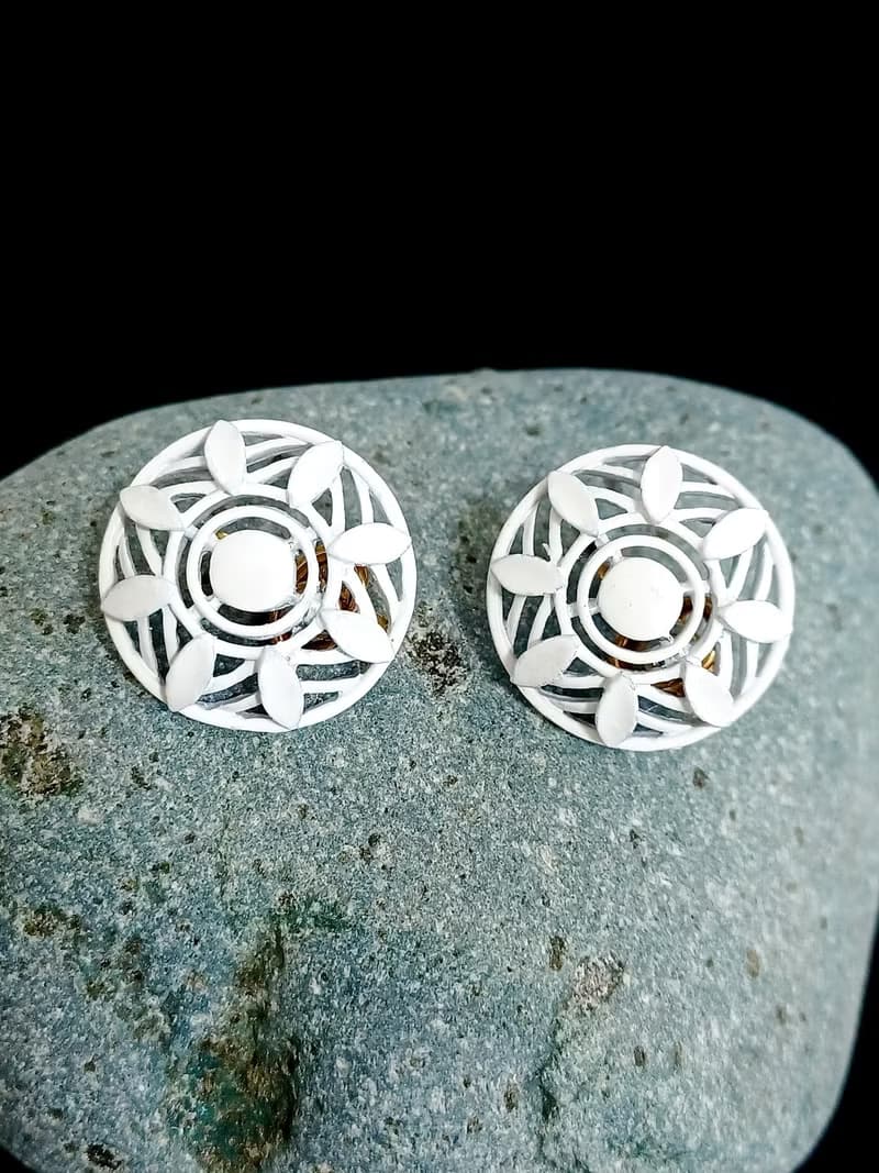 vintage jewelry Trifari 白琺瑯花瓣幾何造型夾式耳環