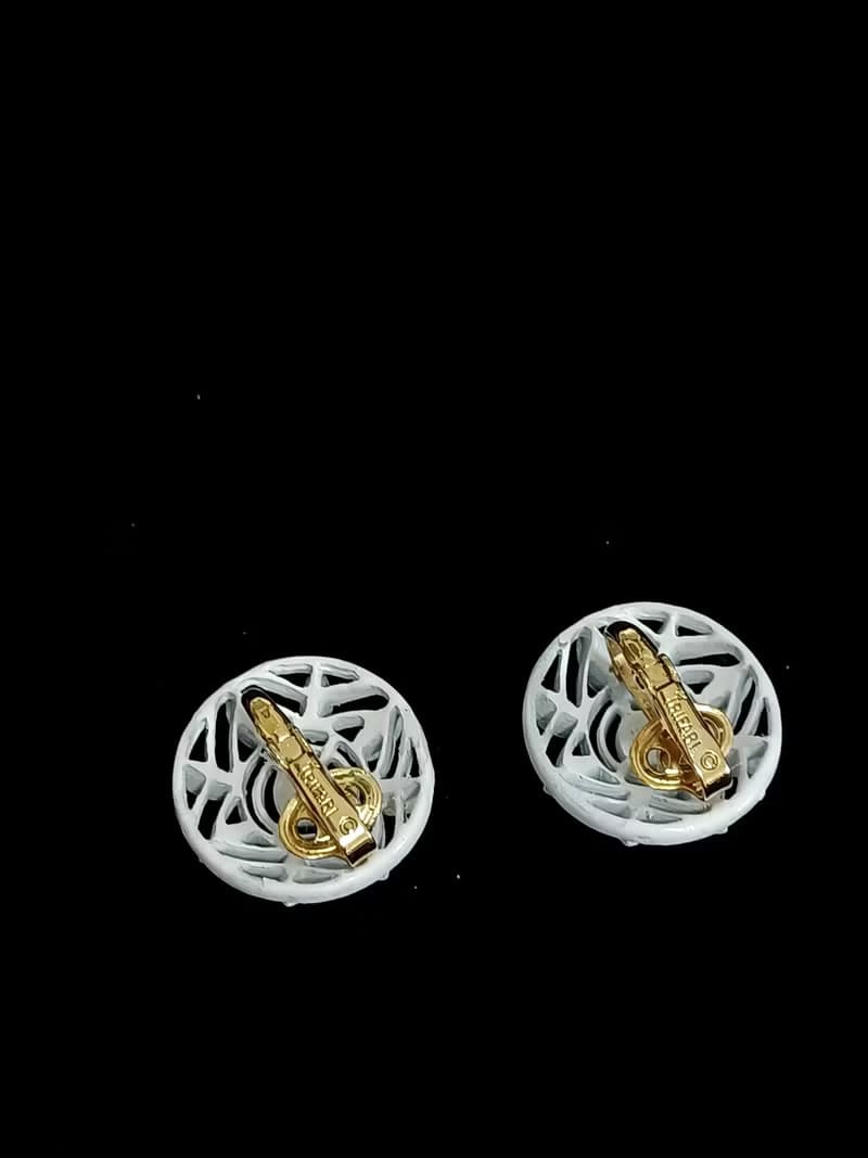 vintage jewelry Trifari 白琺瑯花瓣幾何造型夾式耳環