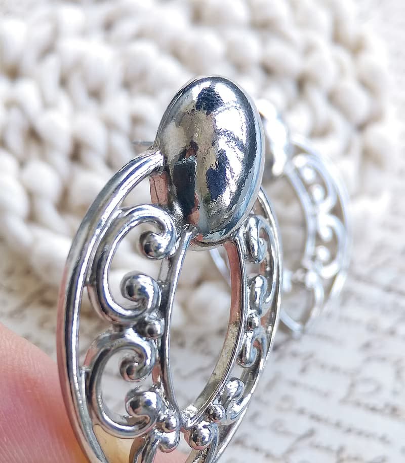 Vintage Jewelry 西洋古董飾品 AVON 銀色調 簍空 優美 針式耳環