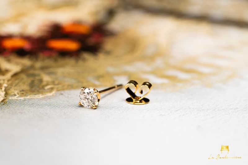 Crown | 0.05ct 皇冠經典四爪鑲 八心八箭 貼耳鑽石18K耳環