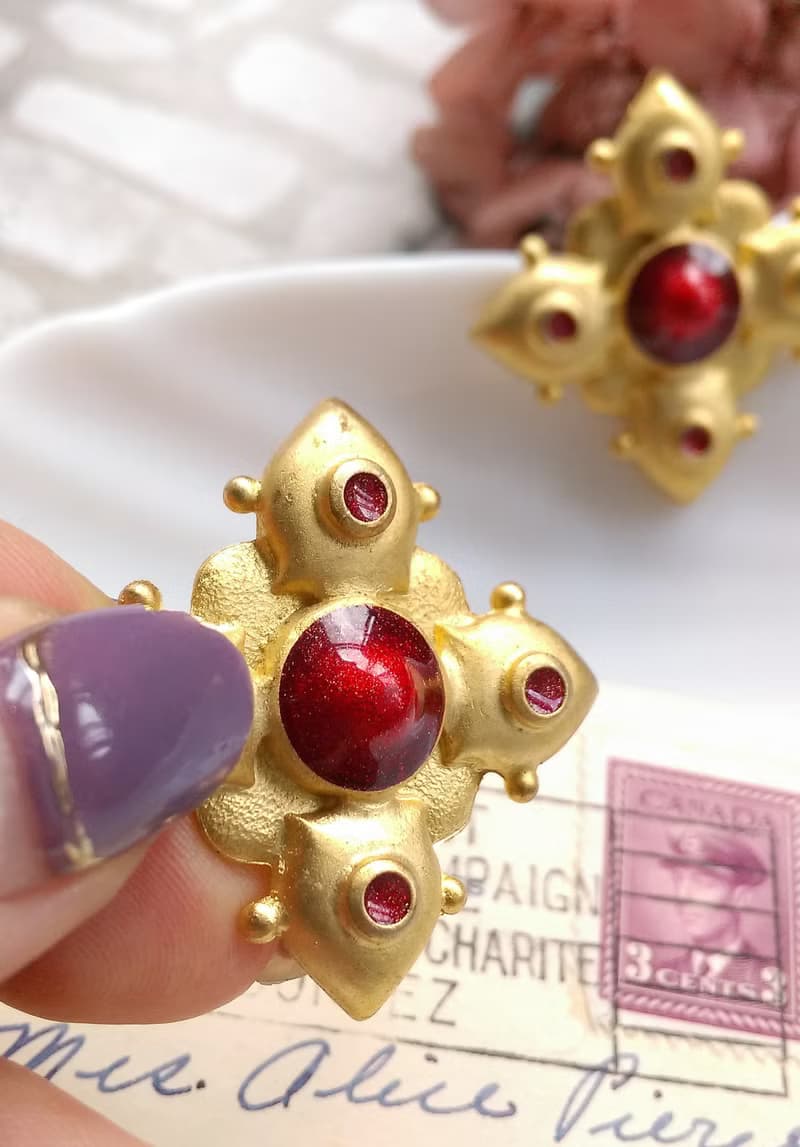 Vintage Jewelry 西洋古董飾品 紅琺瑯 啞光 聖十字 針式耳環