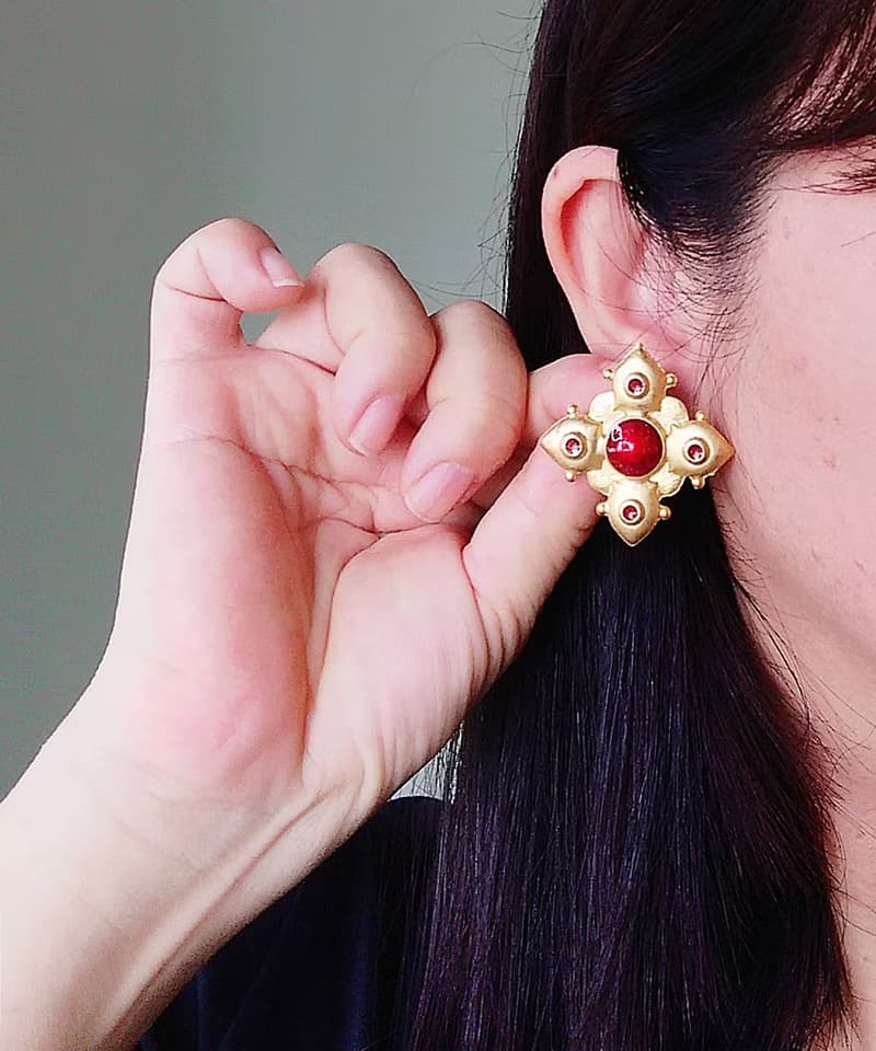 Vintage Jewelry 西洋古董飾品 紅琺瑯 啞光 聖十字 針式耳環