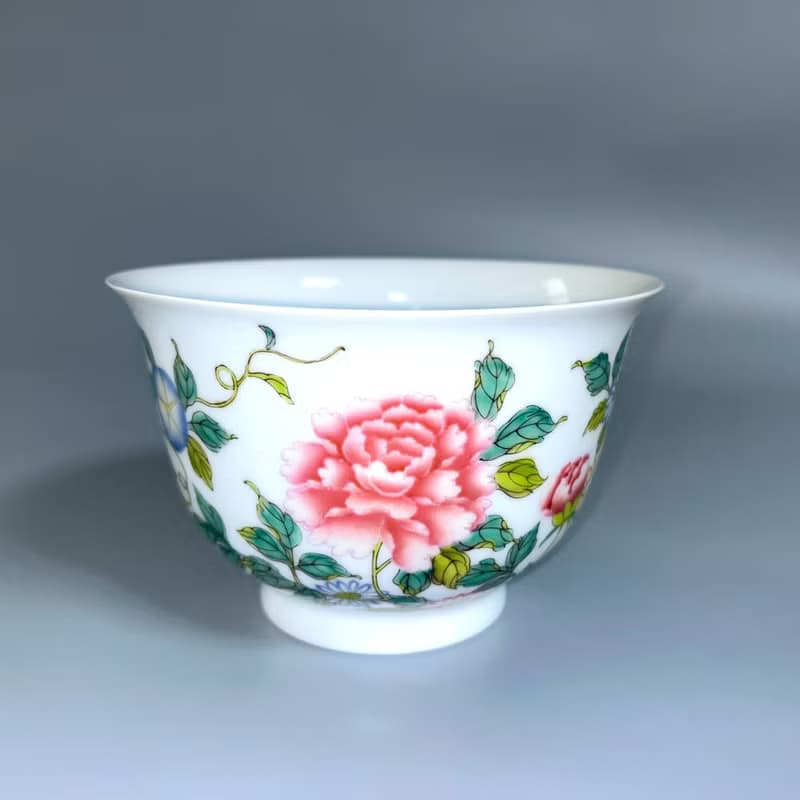 清 雍正 粉彩四季花卉紋茶碗