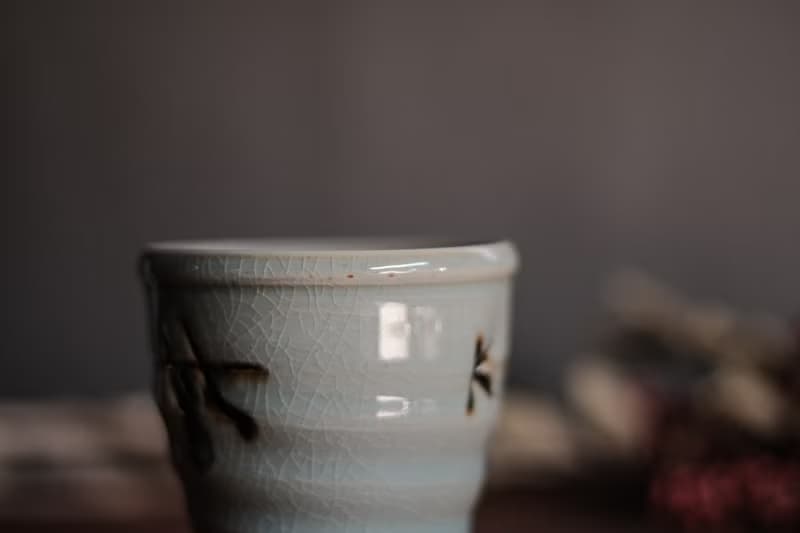青瓷水杯 l 繪鐵刻紋 l 200ml茶杯