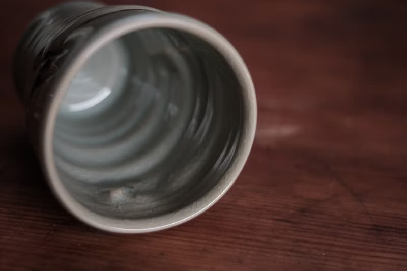 青瓷水杯 l 繪鐵刻紋 l 200ml茶杯