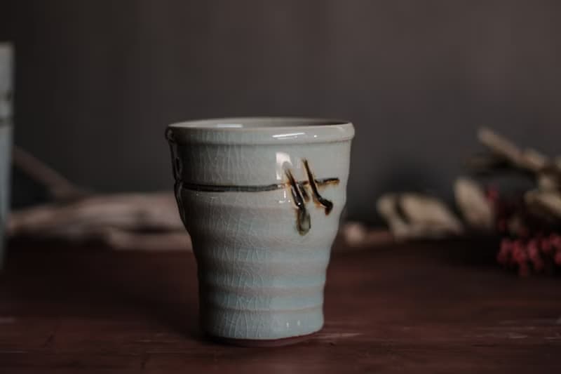 青瓷水杯 l 繪鐵刻紋 l 200ml茶杯