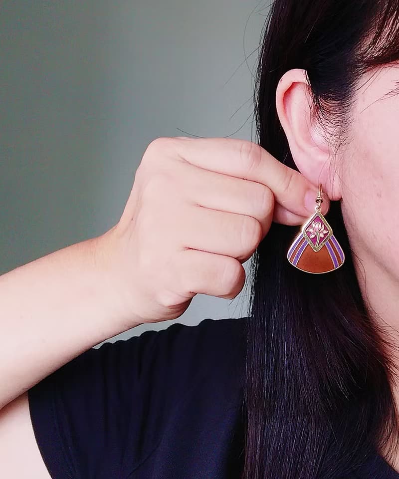Vintage Jewelry 西洋古董飾品 Laurel Burch   浮蓮 勾針式耳環