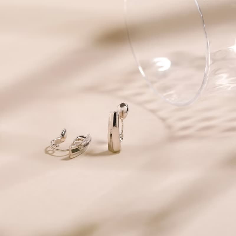 scoop-line loop-fit earring SV　ループフィットイヤリング　スタイリッシュでシンプルなデザイン 　シルバー　ロジウム