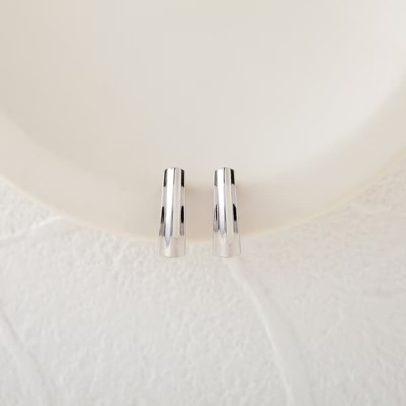 scoop-line loop-fit earring SV　ループフィットイヤリング　スタイリッシュでシンプルなデザイン 　シルバー　ロジウム