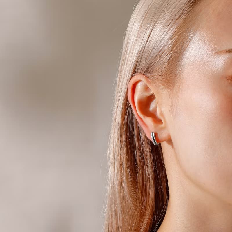 scoop-line loop-fit earring SV　ループフィットイヤリング　スタイリッシュでシンプルなデザイン 　シルバー　ロジウム