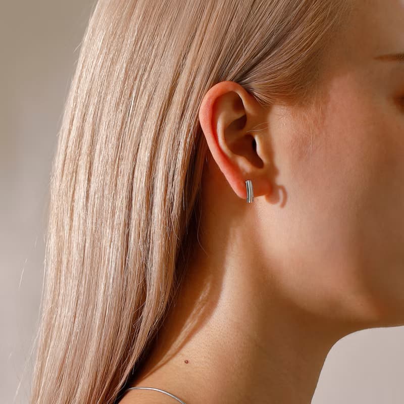 scoop-line loop-fit earring SV　ループフィットイヤリング　スタイリッシュでシンプルなデザイン 　シルバー　ロジウム
