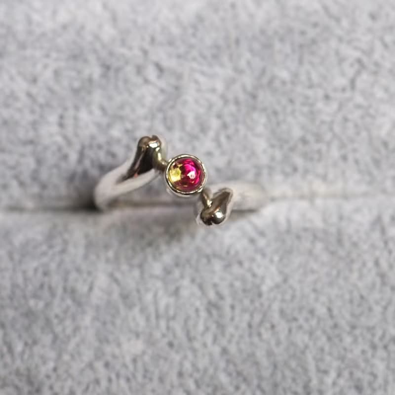 虹をつかみたい猫の手肉球リング ペリドット,ルビー