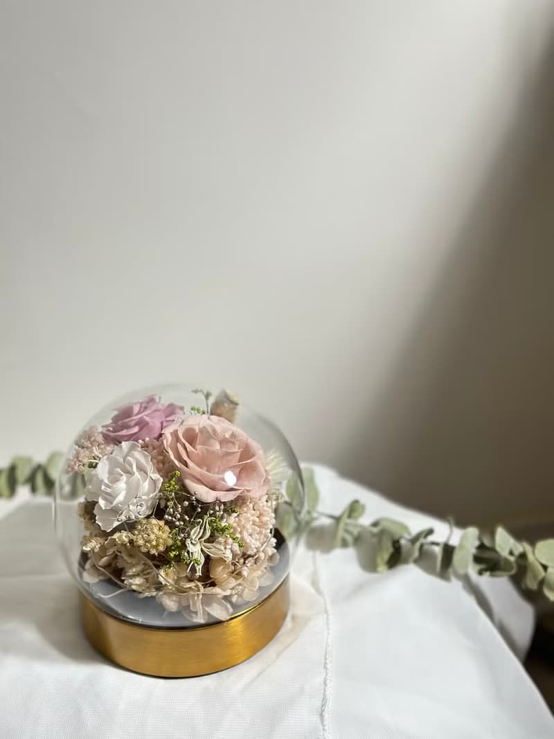 溫柔粉玫瑰永生花玻璃球 小夜燈 新年禮物 新婚禮物 療癒小物