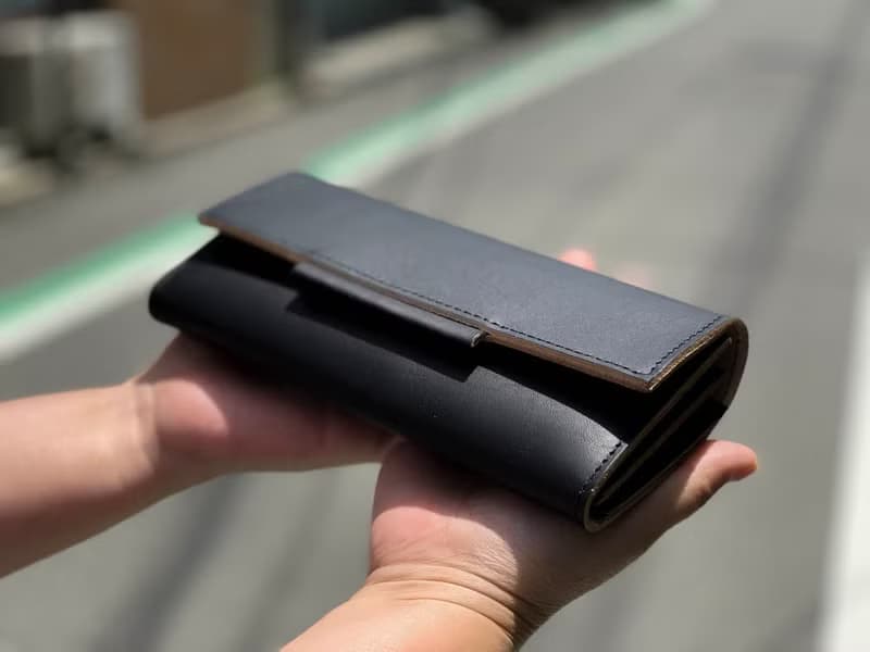 OVER　シンプル・イズ・ブラック　オーバーフラップ長財布　スマホも入る　OFW–KKK–KKK–K