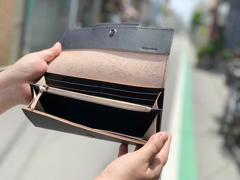 OVER　シンプル・イズ・ブラック　オーバーフラップ長財布　スマホも入る　OFW–KKK–KKK–K