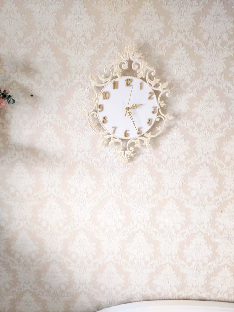 掛鐘 Nursery small white wall clock with gold ornament Silent clock BIRTHDAY GIFT