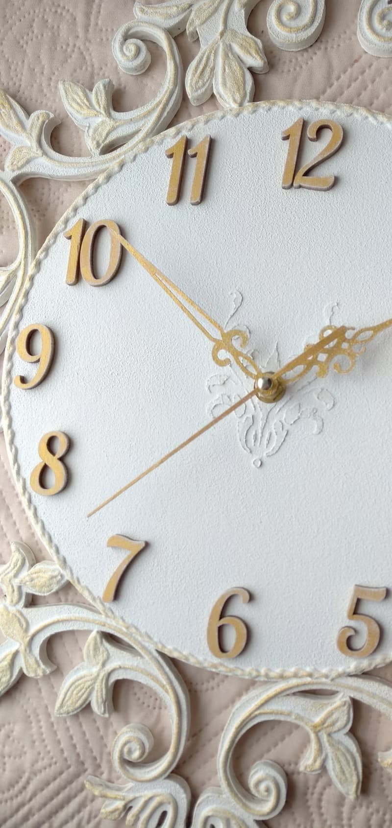 掛鐘 Nursery small white wall clock with gold ornament Silent clock BIRTHDAY GIFT
