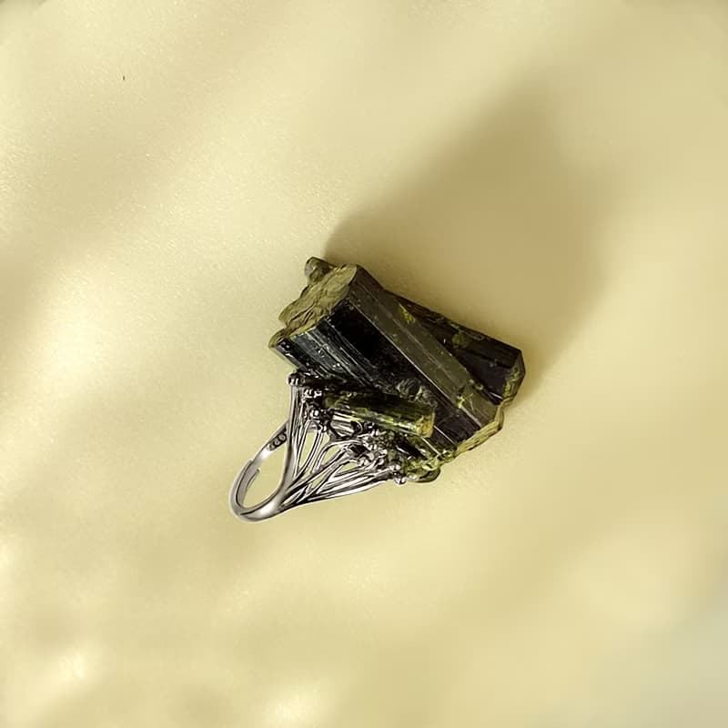 綠色碧璽活口戒指 隨形原石標本 礦物手工指環 S925銀 希望財富