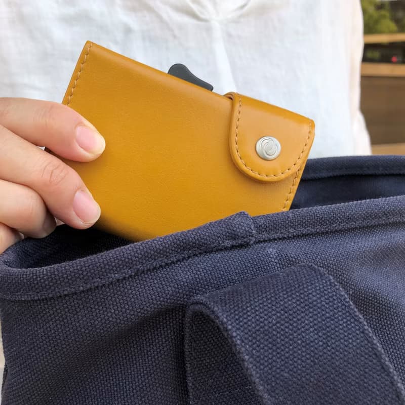 ミニ財布 C-secure-Solis 天然牛革を使用したスキミング防止機能付きミニマルオイルレザーウォレット