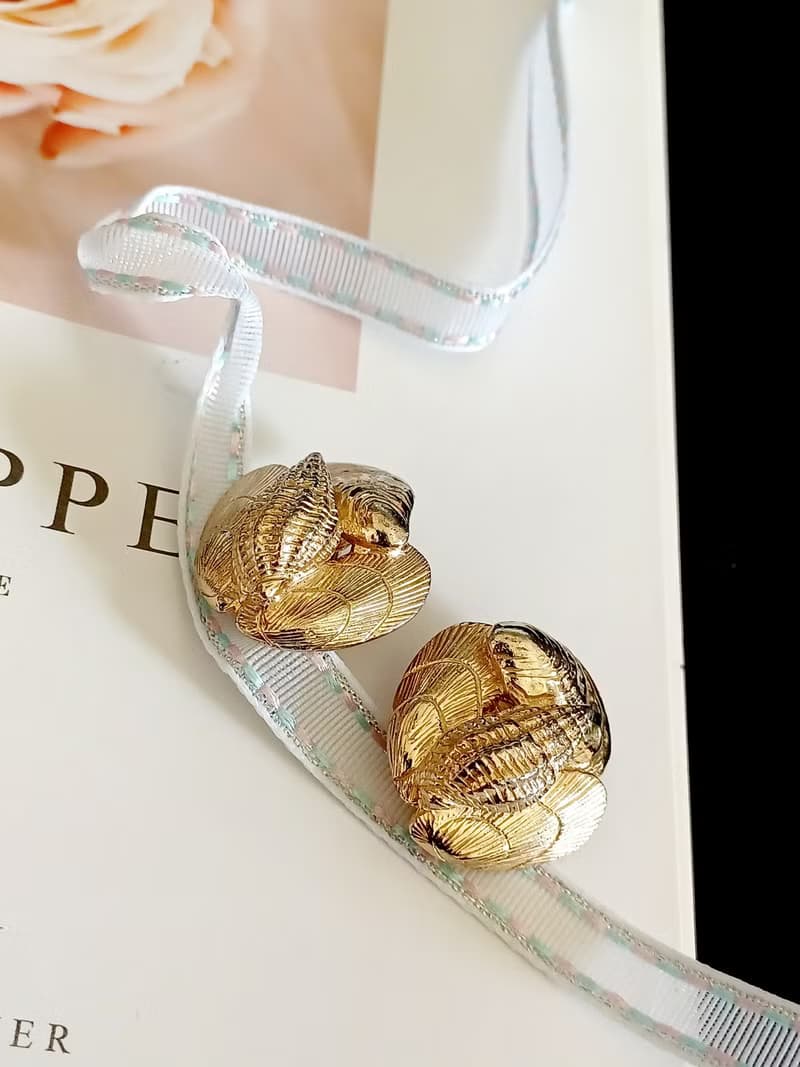 vintage jewelry  Castlecliff 古董金色海底螺貝夾式耳環