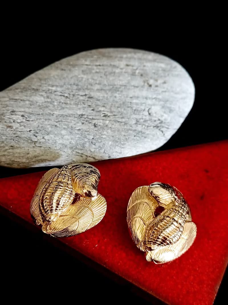 vintage jewelry  Castlecliff 古董金色海底螺貝夾式耳環