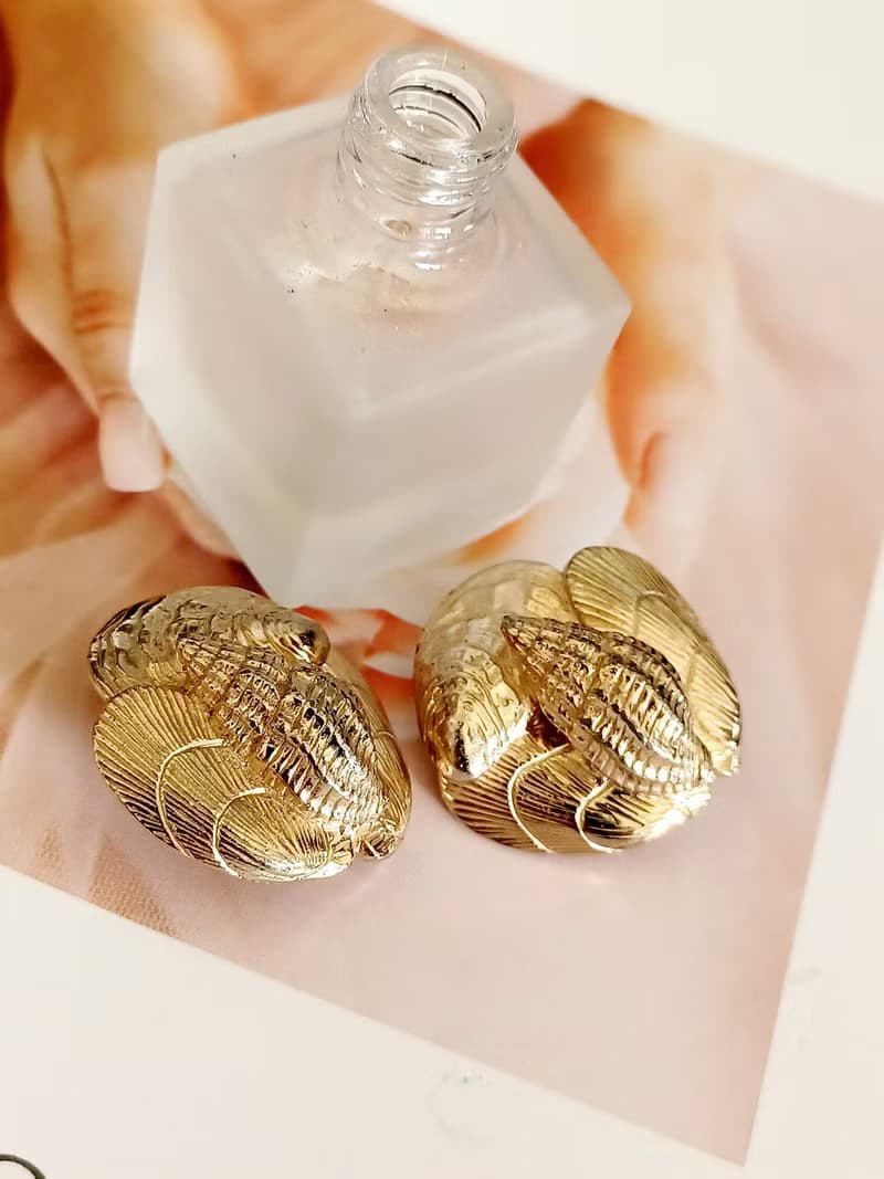 vintage jewelry  Castlecliff 古董金色海底螺貝夾式耳環
