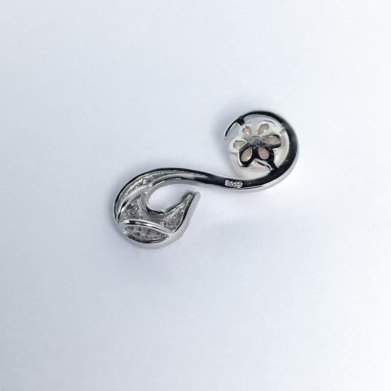 。S。高貴白天鵝。S。天然淡水8.3mm珍珠。鏡面白。925純銀項鏈。
