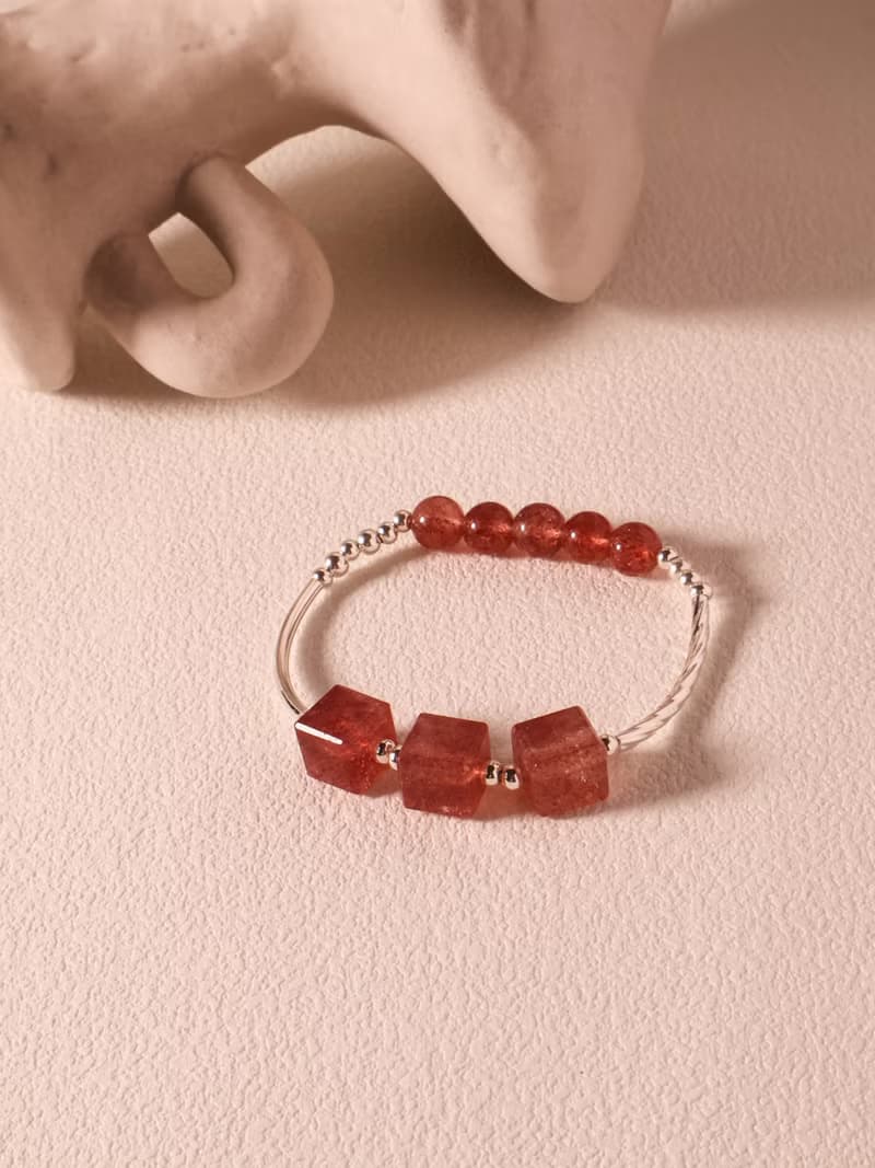 莓你不行。草莓晶 S925純銀 時髦水晶手鍊