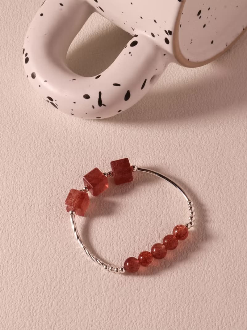 莓你不行。草莓晶 S925純銀 時髦水晶手鍊