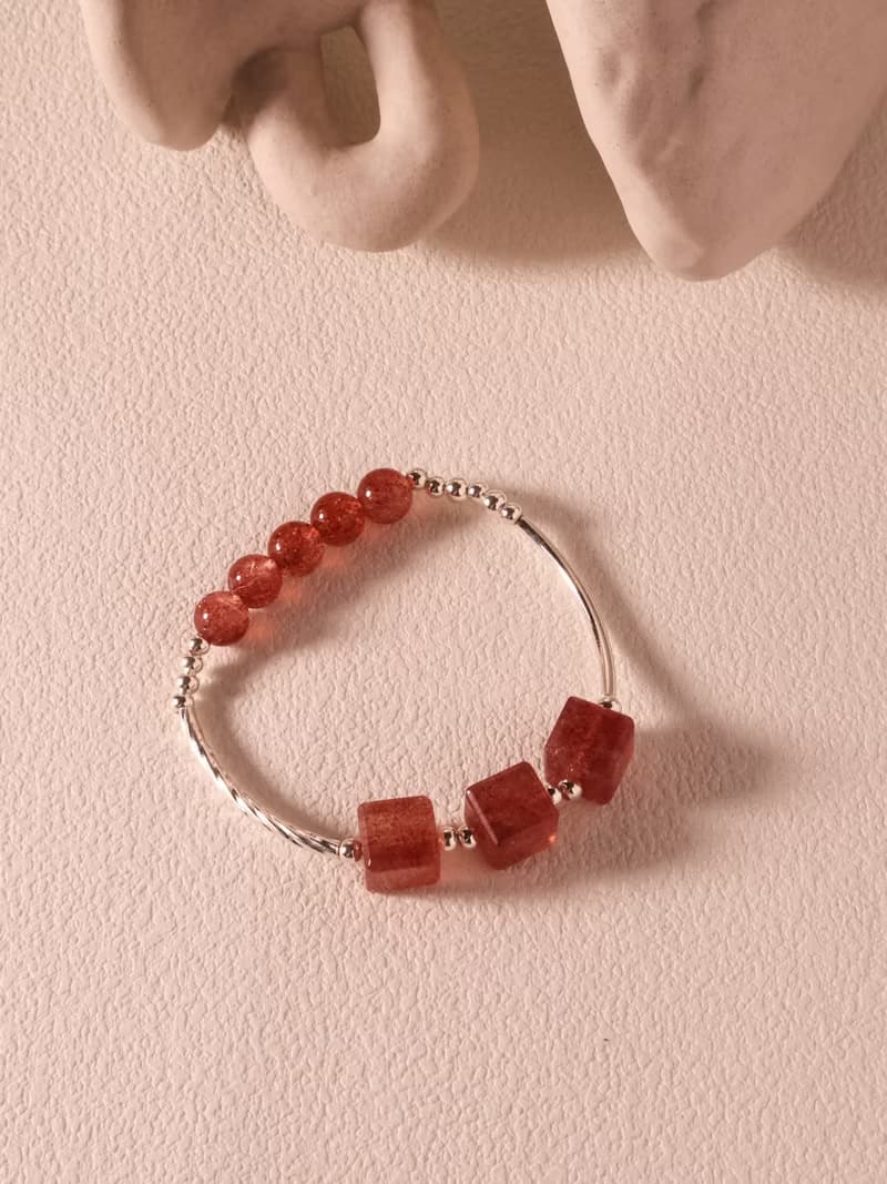 莓你不行。草莓晶 S925純銀 時髦水晶手鍊